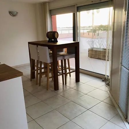 T2 Front De Et Piscine - Pieds Dans L'eau *